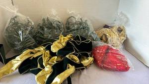 lot 3224 image: Christmas Lights and decorationsp