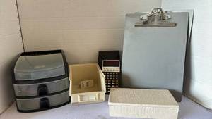 lot 3234 image: Small desk cubicle, calculator, trinket box and more