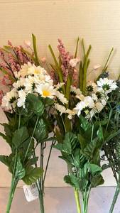 lot 3243 image: Artificial Flowers