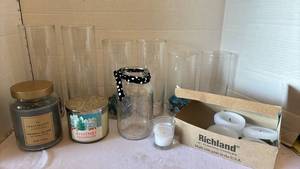 lot 3250 image: Candles and Vases