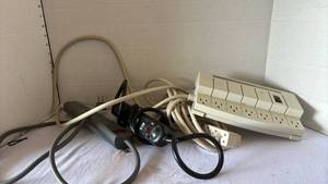 lot 3252 image: Power strips - 1