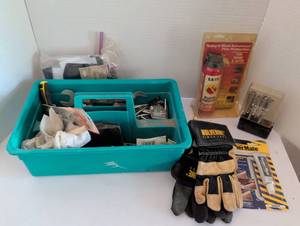 lot 3321 image: Garage junk drawer