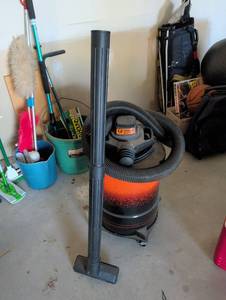 lot 3406 image: 7.5 Gallon Shop Vacuum with Hose and Extension Wand