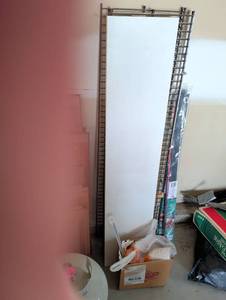 lot 3417 image: Metal closet system parts