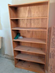 lot 3427 image: Wood 6-Shelf Bookcase