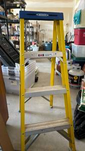 lot 3435 image: Four foot Step Ladder