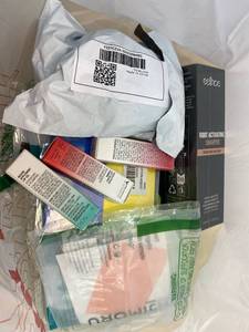 lot 411414 image: 15 Item Mystery Bag (misc. makeup, phone accessories, electronics, toys, stuffed animals, keychains, household items, etc.)