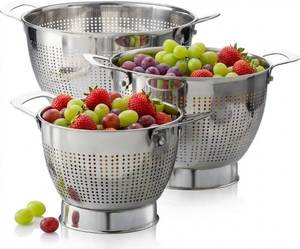 lot 22982 image: YH-Goods Stainless Steel Colander - 3-Piece Kitchen Sink Strainer Set for Pasta, Rice, Fruit, Food - Stackable Strainers and Colanders, (5-Quart, 3-Quart, and 1.5-Quart)