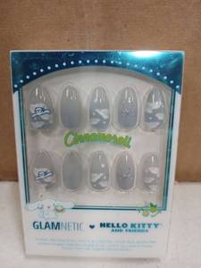 lot 33819 image: Cinnamoroll Hello Kitty Press-On Nail Set - Retail $8