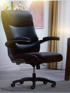 lot 1011 image: L.a.Z.-Boy Manager Office Chair - Retail $331