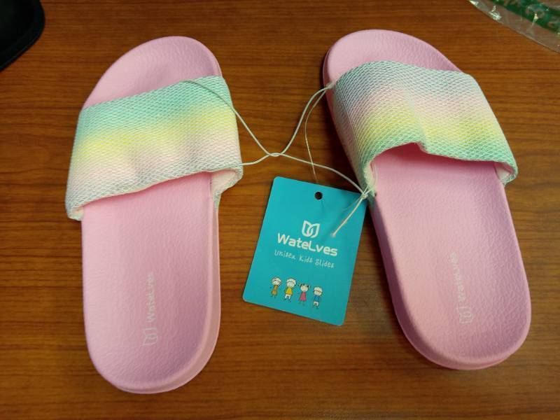lot 2127 image: Girls Slide Sandals Kids Summer Slip On for Outdoor Beach Pool Shower Kids Size 1-1.5