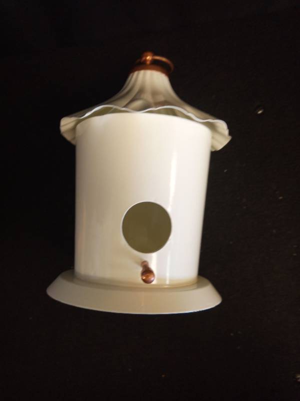 lot 2012 image: Nature s Way White Metal Hanging Bird House - Retail $14