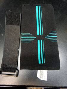 lot 2091 image: Dr Brace Black Fitness Knee Sleeves with Turquoise Design - Retail $15