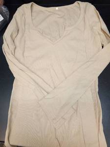 lot 2113 image: Beige Ribbed V-Neck Long Sleeve Top - Retail $8