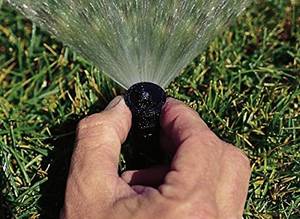 lot 1 image: Rain Bird 1804VAN 1800 Series Professional 4 Inch Pop Up Sprinkler Head, 5 Pack - Lawn Sprinkler with Adjustable 0-360 Degree Arc Nozzle Pattern, Up to 15 Ft Spray Distance, 12 in NPT Threaded Inlet - Retail $27