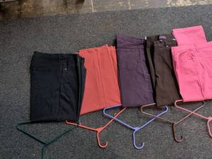 lot 11 image: Mixed Designer Jeans Bundle Including Louise Vander and Gloria Vanderbilt Size18