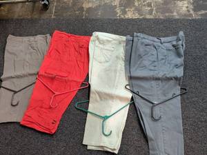 lot 18 image: Mixed Brand Womens Pants Bundle - Gloria Vanderbilt and Jeanstar Size 20