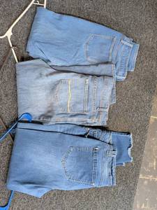 lot 21 image: Mixed Brand Womens Jeans Lot - Democracy and Faded Glory