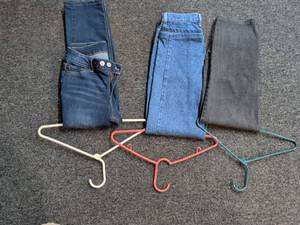 lot 23 image: Womens Jeans Lot Time and Tru Straight Leg Size 6