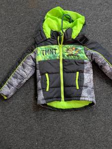 lot 27 image: Teenage Mutant Ninja Turtles Boys Winter Puffer Jacket Size 5T