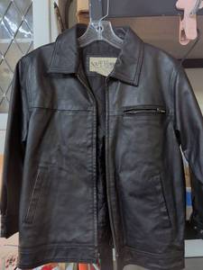 lot 49 image: New York Classics Black Leather Jacket Size Small