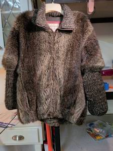 lot 51 image: Gloria Vanderbilt Brown Fur Coat with Knit Sleeves Size 8