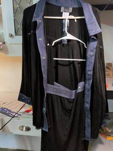 lot 62 image: Shirley Brand Blue blowse set with Denim Trim Size 3X