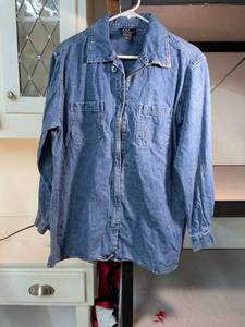 lot 82 image: NY Jeans New York & Company Denim Shirt Size Small