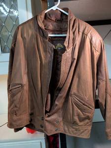 lot 98 image: Adventure Bound Brown Leather Jacket with Thinsulate Insulation Size M