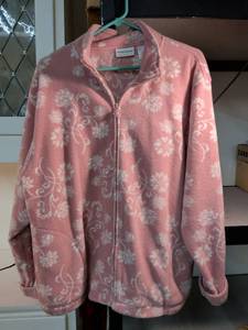 lot 106 image: Alfred Dunner Pink Floral Fleece Zip-Up Jacket Size L