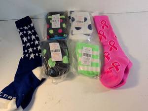 lot 121 image: Athletic Crew Socks Multi-Pack Set
