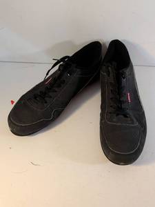 lot 132 image: Levis Mens Black Sneakers Size 9
