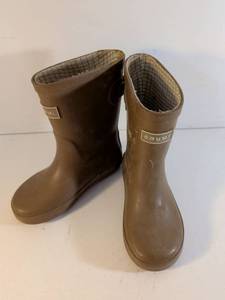 lot 138 image: Goumi Kids Rubber Rain Boots with Strap Detail Size 10