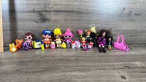 lot 123 image: Mixed Lot of Small Fashion Dolls and Accessories