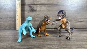 lot 126 image: Dinosaur Action Figure Set