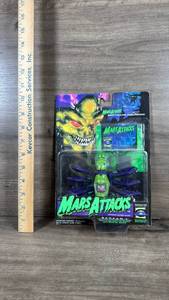 lot 132 image: Mars Attacks Supreme Action Figure 1996 Topps