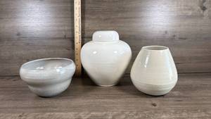 lot 137 image: Ceramic Pottery Set with Bowl, Lidded Jar, and Vase