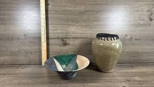 lot 143 image: Pottery set