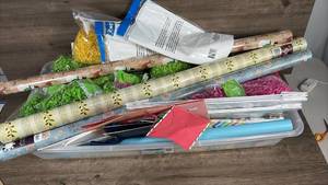 lot 252 image: Gift Wrapping and Craft Supplies Bundle