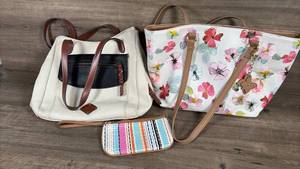 lot 257 image: Purses
