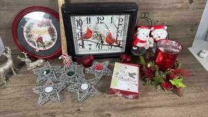 lot 259 image: Christmas Holiday Decoration Bundle