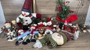 lot 261 image: Mixed Christmas Holiday Decoration Collection