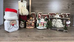 lot 262 image: Christmas Holiday Decoration Lot