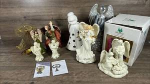 lot 263 image: Holiday Angel Figurine Collection