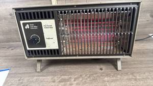 lot 286 image: Arvin 1320 Watt Fan Forced Electric Space Heater with Thermostat