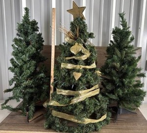 lot 293 image: Artificial Christmas Trees with Gold Decorations Bundle