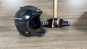 lot 309 image: LEEDOM USA Ski Helmet with SCOTT Goggles Set
