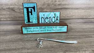 lot 321 image: Friends Wooden Sign Set