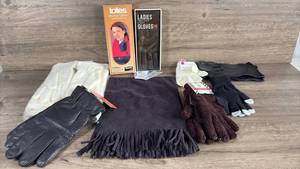 lot 347 image: Womens Gloves and Scarf Collection Bundle