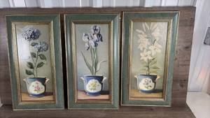 lot 383 image: Set of Three Framed Botanical Floral Prints with Gold Frames